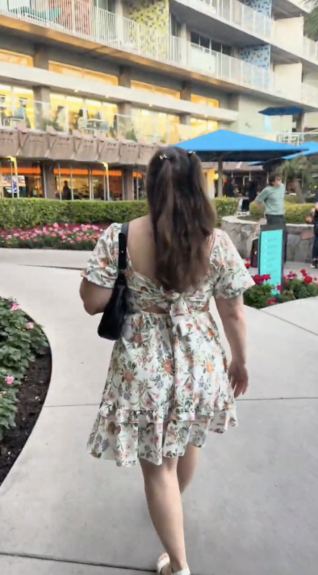 Girl exploring Scottsdale during girls weekend getaway